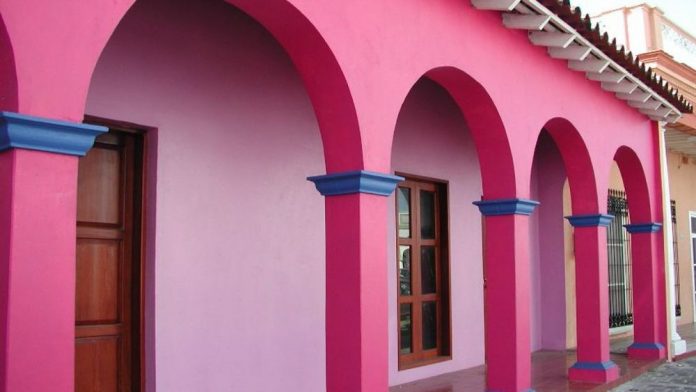 Облицовка дома и краска для фасада
