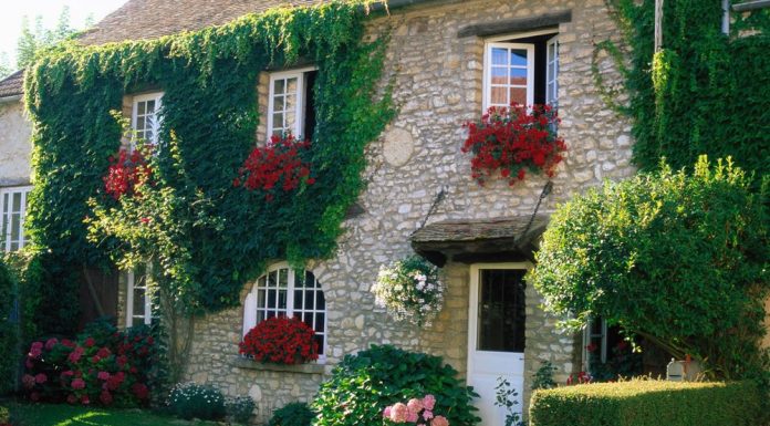 Композиция декорирования входа