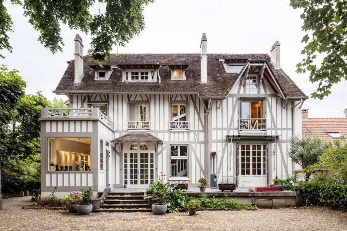 Дом в стиле Французской архитектуры