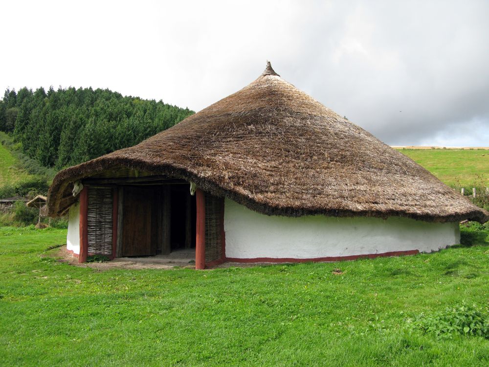 Круглый дом в кельтском стиле